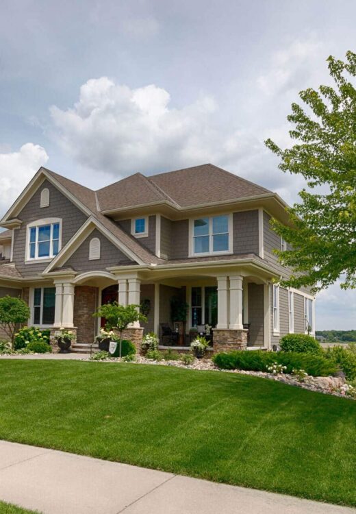 suburban-house-984568356-5bf105c246e0fb0026f80700